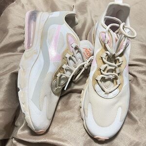 Nike Air Max 270 Women's Beige and Pink Sneakers